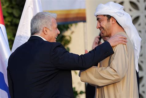 وزير الخارجية الإماراتي يصل إلى إسرائيل في زيارة رسمية