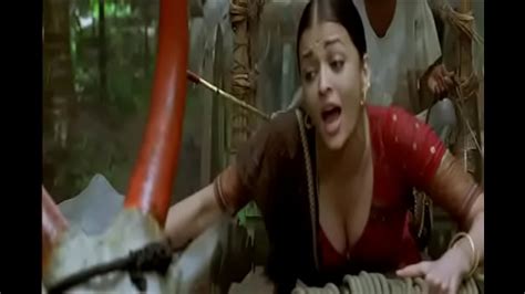 aishwarya rai boobs cleavage show in guru song xnxx