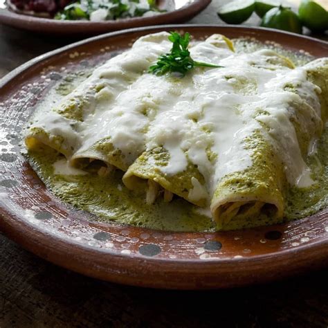 Enchiladas Verdes Tradicionales Receta Fácil De La Cocina Mexicana Para El Desayuno