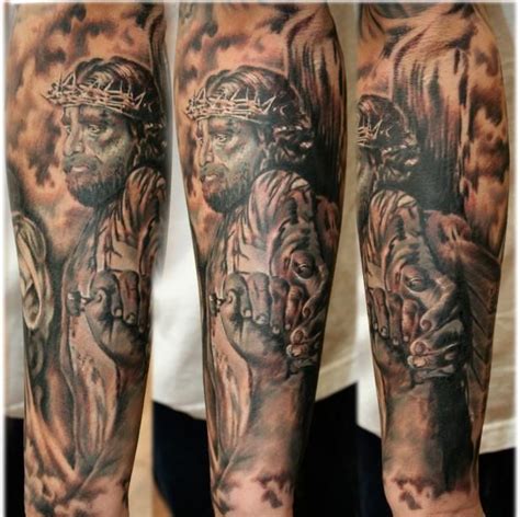 Tattoo on his right forearm. Crucifixion 2 | Jesus tattoo, Tattoos, Half sleeve tattoos for guys