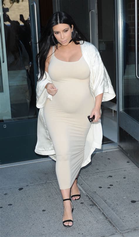 Pregnant Kim Kardashian Leaves Her Apartment In New York 09132015