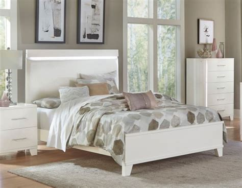 Features clean lines with the white colour contrasting with the grey accents running through the headboard and footend. KERREN CONTEMPORARY WHITE BEDROOM SUITE
