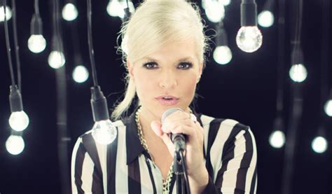Neues Livealbum „48 Live“ Tv Star Ina Müller Das Ist Ihr Allererstes Musikvideo Video