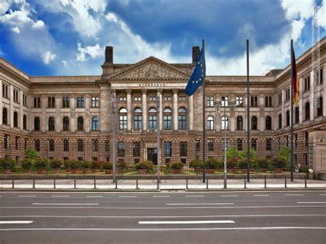 26 yorum, makale ve 28 resme bakın. Bundesrat (ehemaliges Preußisches Herrenhaus) - Berlin