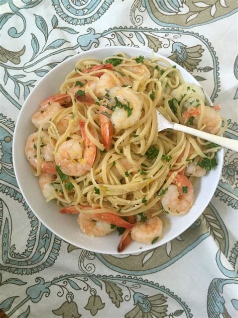 Next, pour on the seafood this is a tweak version of an older recipe here, one that can be adapted in many different ways depending on the seafood you have, the pasta you want to use, and the kind of sauce you're in. 15 Minute Shrimp Linguine With Lemon Garlic Butter Sauce