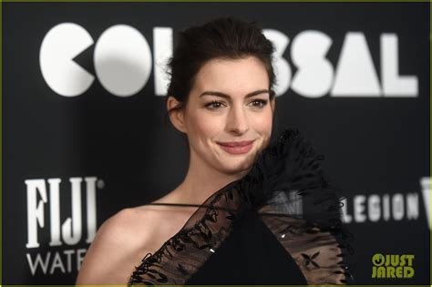 Anne Hathaway Goes Vintage For Her Colossal Press Tour Photo 3879415