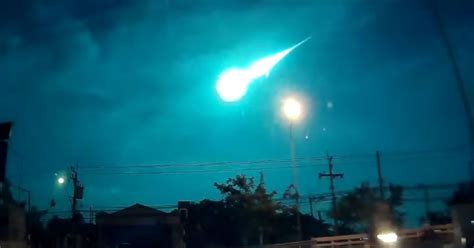 Watch Giant Fireball Meteor Stun Drivers By Turning Night Into Day Over Bangkok Skyline Mirror