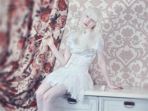 Diva de Brechó Inspiração Nastya Kumarova Modelo Albino Albino Model Albinism Platinum