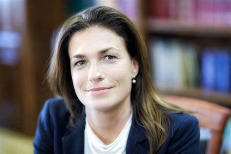 2018 májusától a miniszterelnökség európai uniós kapcsolatokért felelős államtitkára. Varga Judit már a világ legbefolyásosabb politikusnői közé ...