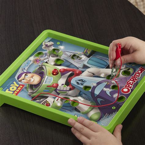 ¡compártelos con tus amigos online! Operando Toy Story Buzz Lightyear