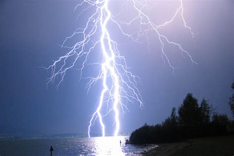 Positive Lightning Strikes Intensify As Cosmic Rays Increase