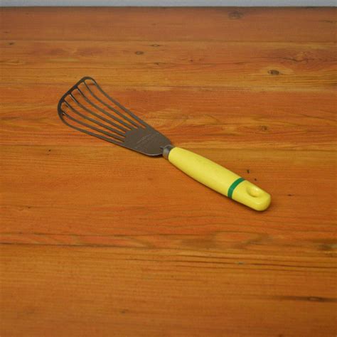 Vintage Ekco J A Batter Beater Whisk Kitchen Tool Gadget Yellow And Green Handle By
