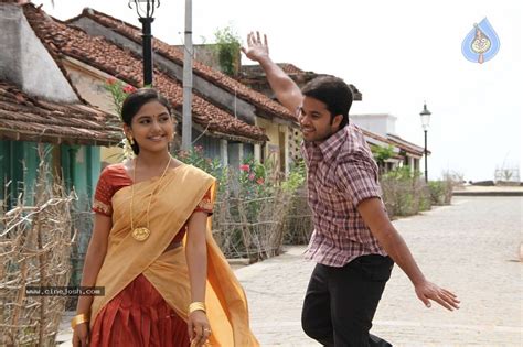 Nanbargal Kavanathirku Tamil Movie Hot Stills Photo 11 Of 37