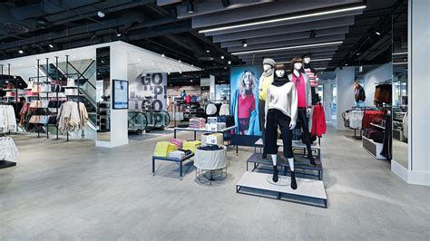 C&A: Warenwelten in neuem Design | stores+shops