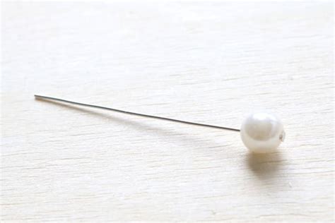 Easy Diy Projects Safety Pin And Pearl Necklace We Heart This