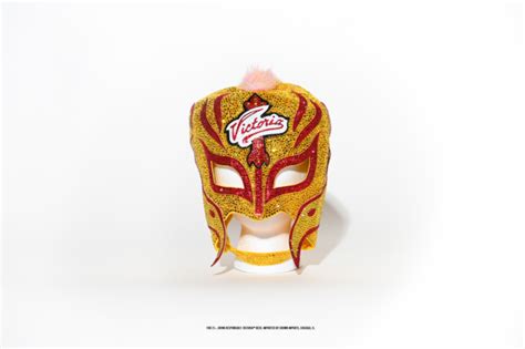 10000 Masks And 1000 Pendants Released For Rey Mysterio By Official