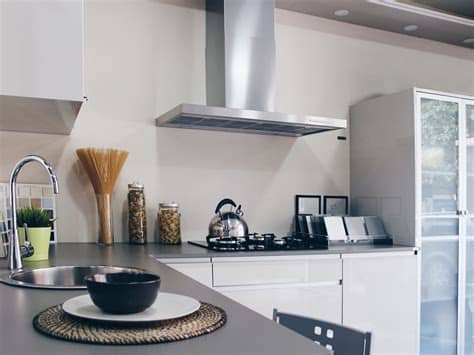 Lo que sí soluciona es una campana extractora silenciosa, es un dispositivo que se instala cerca de la placa y captura todas las evaporaciones cuando se cocinan los alimentos. Descubre el diámetro del tubo de la campana extractora que ...