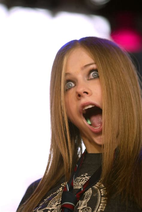 8 Important Life Lessons We Learned From Avril Lavigne Herie