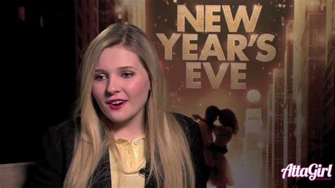 New Years Eve Abigail Breslin Interview Youtube