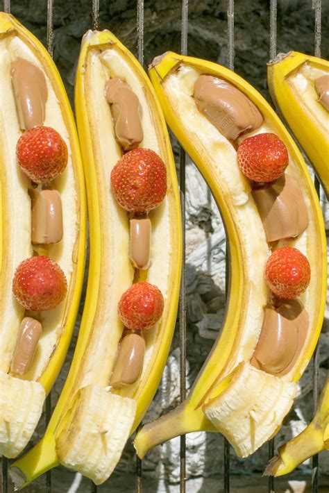 Weight Watchers Grilled Bananas With Chocolate And Strawberries