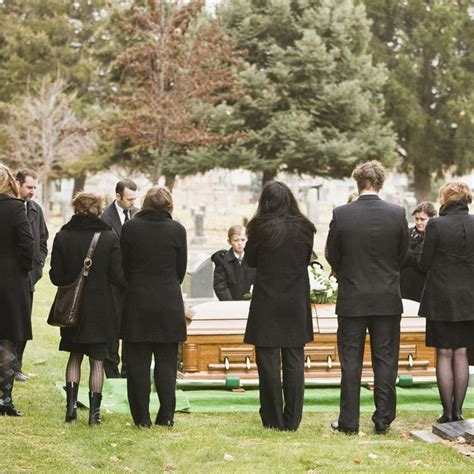 When Should You Go To A Funeral Funeral Etiquette And Tips