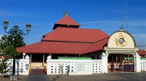 Masjid Gedhe Kauman Sarat Sejarah Kesultanan Jogja Arontik