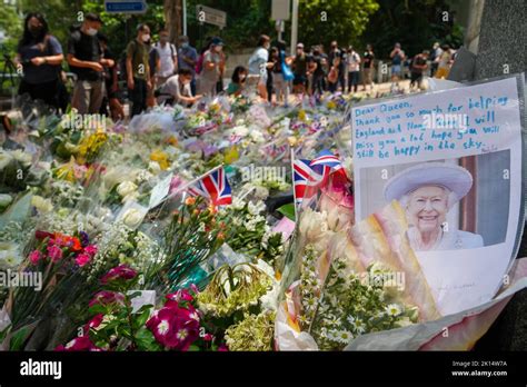 People queue up to leave floral tributes during Queen Elizabeth's death