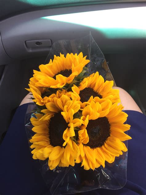 Sunflowers And Roses Fresh Flowers Its My Bday Flower Therapy Flower Aesthetic Flower