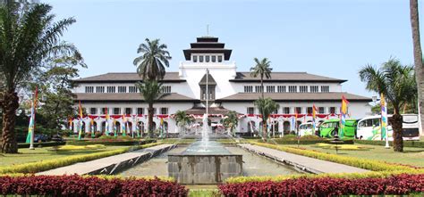 Wisata Sejarah Gedung Sate Di Bandung Lokasi Harga Tiket Masuk