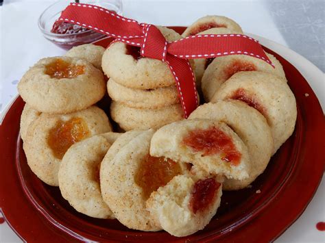 This puerto rican style polvorones will melt in your mouth. Traditional Puerto Rican Christmas Cookies : Mantecaditos ...