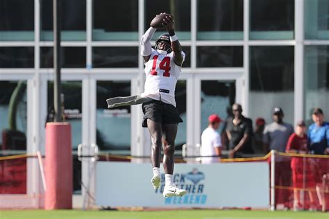 Bucs Camp Insider 7 30 Mike Evans Chris Godwin Dominate