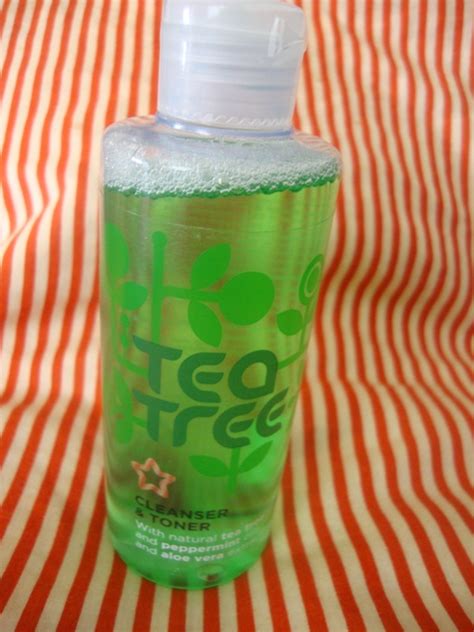 Tea tree oil has many benefits and you can use it in almost every aspect of your life from skin and hair care, to eliminating foot odour and cleaning your kitchen, bath. Superdrug Tea Tree Cleanser and Toner Review