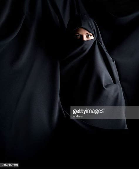Niqab Women Stock Fotos Und Bilder Getty Images