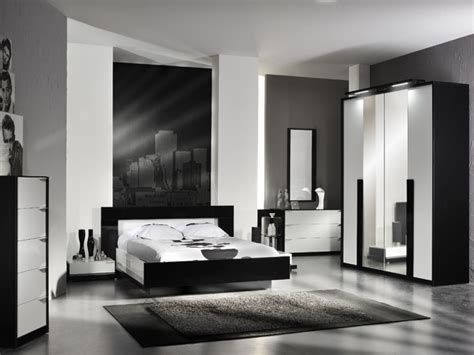 Alternating black and white walls or furniture pieces makes for a fresh monochrome aesthetic, which looks great warmed through. Black and White Bedroom Furniture Sets - Decor Ideas
