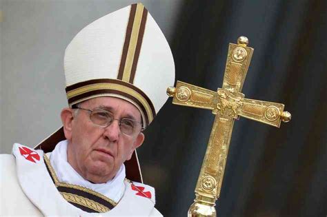 Papież od 13 marca 2013. Dzień Zaduszny - Papież Franciszek modlił się za zmarłych ...