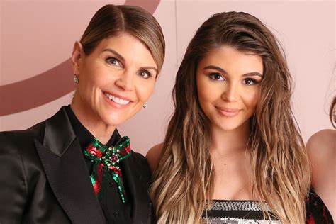 Olivia Jade Lori Loughlin Is In Mom Mode Over Dwts