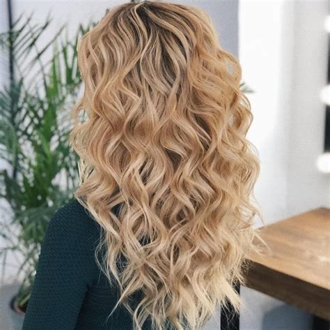 Long Naturally Curly Hairstyles For Curly Hair Over 50 Curly