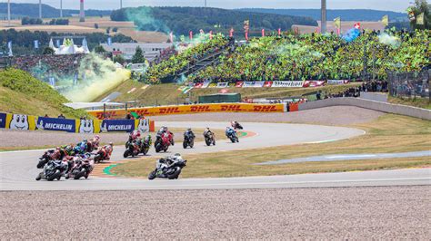 Jun 20, 2021 · marc marquez sensationally wins the 2021 german grand prix at sachsenring, his first motogp victory (and podium) since last year's serious arm injury and ending honda's longest motogp win drought. MotoGP soll 2021 auf dem Sachsenring fahren