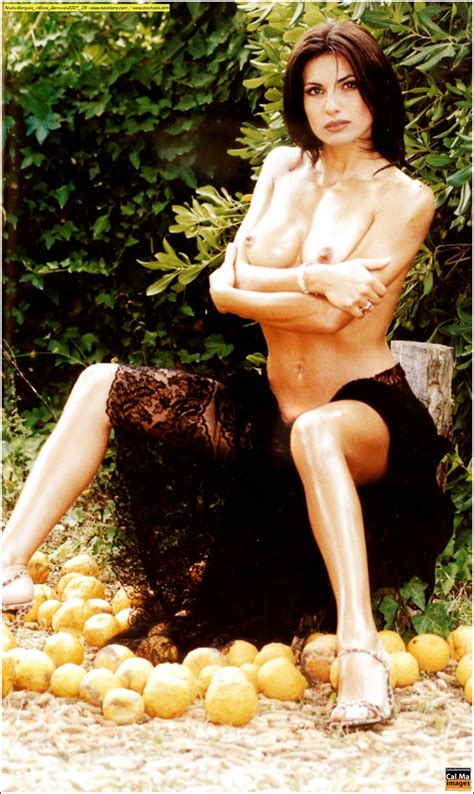 Nadia Bengala Sitting Topless