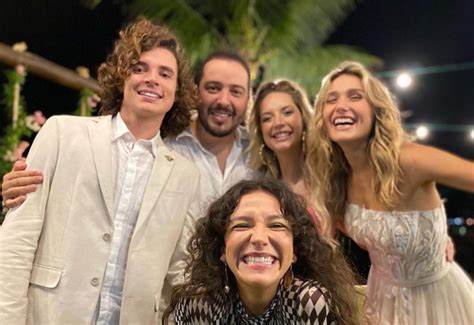 O cantor compartilhou cliques ao lado da amada em um ponto turístico de nova york, nos eua, e babou. Veja fotos do casamento de João Figueiredo e Sasha ...
