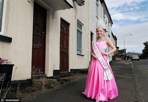 british schoolgirl alexia bates wins global beauty pageant in america wearing a £20 dress bought