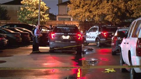 Man Shot To Death At Apartment Complex In Se Houston
