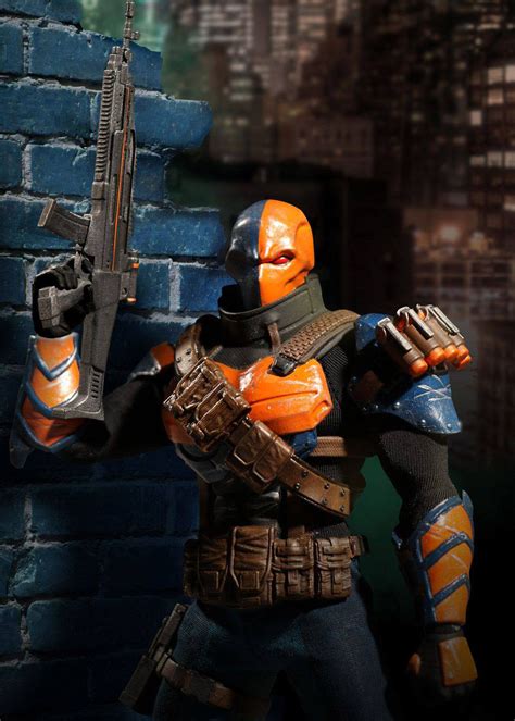 Toyhaven Mezco Toys One12 Collective Series Deathstroke Action
