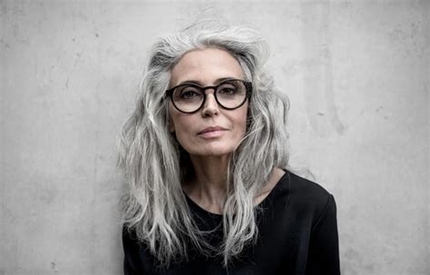 Glasses That Make You Look Younger 20 Examples Grey Hair And Glasses