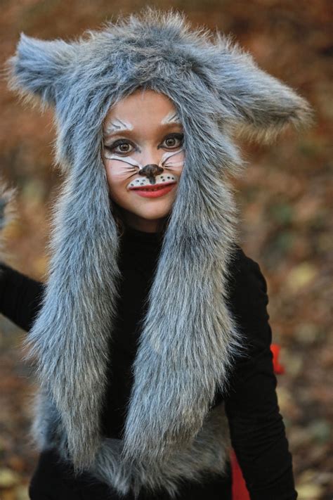 Follow online instructions on how to make this homemade little red riding hood costume. DIY Halloween kids costumes little red riding hood and wolf - Fannice Kids Fashion