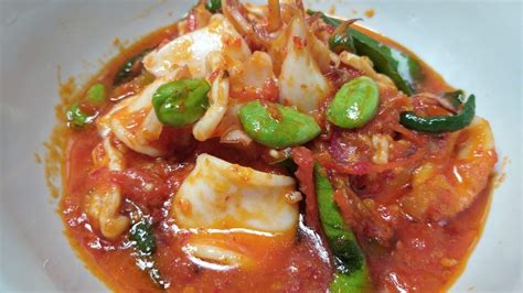 Terlebih dahulu tumis bawang merah dalam minyak panas sampai tercium aroma wangi. CARA MUDAH BUAT SAMBAL CUMI PETE JEUNG - YouTube