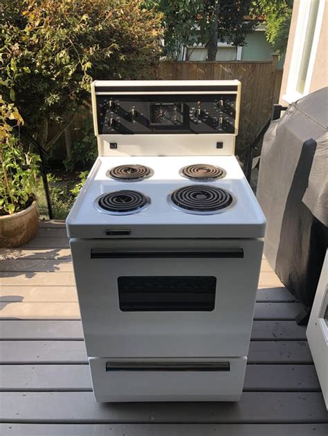 White Westinghouse 24 Inch Electric Stove Saanich Victoria Mobile