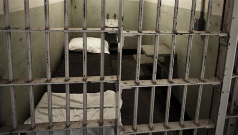 Solitary Confinement Takes Lasting Toll On Mental Health Cbs News