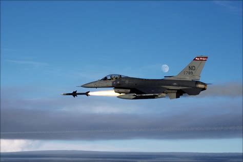 24x36 Gallery Poster F 16a Fighting Falcon North Dakota Air National