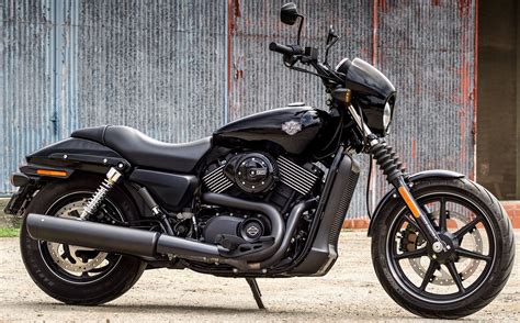 The 750cc delivers ample performance while the comfortable riding ergonomics make it suitable for long distance touring. HARLEY DAVIDSON XG 750 STREET